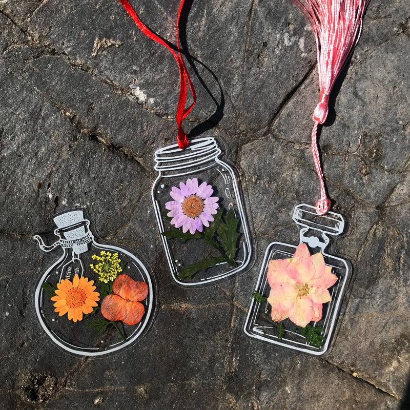 🌸DIY Transparent Dried Flower Bookmark: Let nature decorate your pages!
