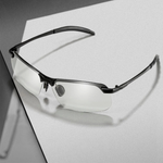 Photochromic Sunglasses with Anti-glare Polarized Lens